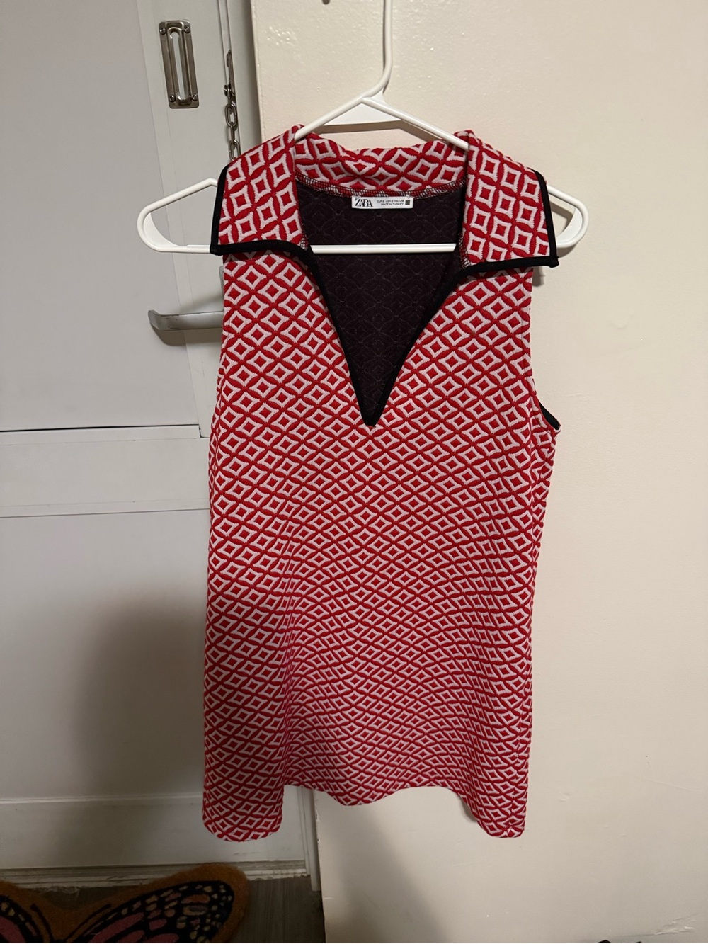 Zara Red and White Geometric Knit Sleeveless Polo Top